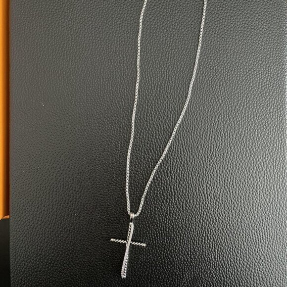David Yurman Crossover Cross Pendant Necklace in Sterling Silver - Picture 3 of 8